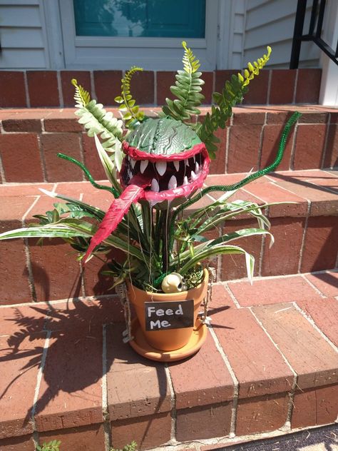 How To Make A Venus Fly Trap For Halloween, Spooky Plant Decor, Paper Mache Audrey 2, Audrey Ii Diy, Diy Man Eating Plant Halloween, Venus Fly Trap Pumpkin Carving, Halloween Man Eating Plant Diy, Audrey Plant Diy, Horror Decorations Diy