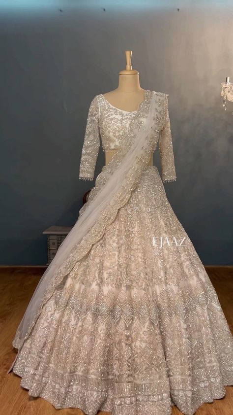 Half White Lehenga, Champagne Lehenga Bridal, Champagne Gold Lehenga, White Sparkly Lehenga, Champagne Lengha, Ivory Lehenga Bridal, White And Gold Lehenga, Gold Lehenga Bridal, Champagne Lehenga