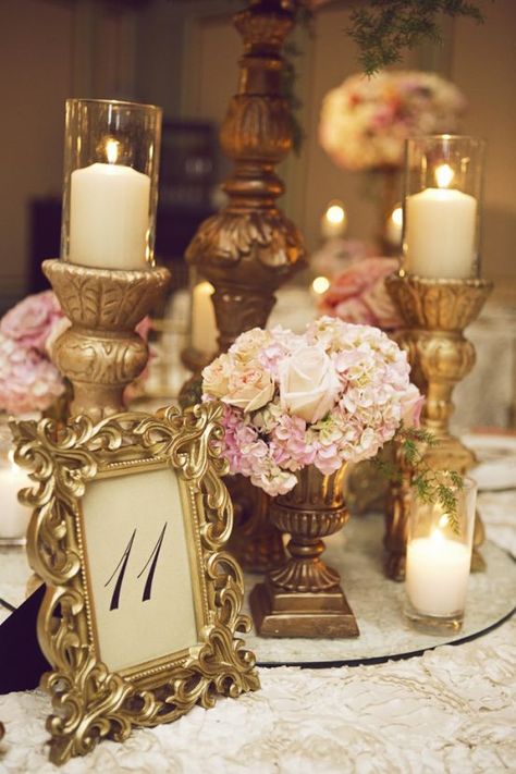 Vintage Style Centerpieces, Vintage Pink Wedding Decorations, Victorian Table Centerpieces, Victorian Wedding Traditions, Vintage Gold Frame Wedding Signs, Vintage Table Arrangements, Royal Wedding Table Decor, Gold Vintage Wedding Decor, Wedding Vintage Centerpieces