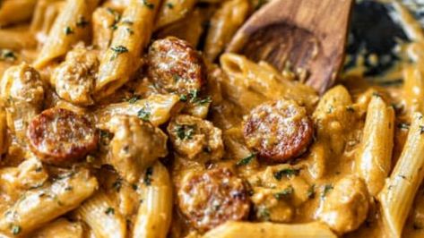 Creamy Parmesan Chicken with Penne - recipeshub Hash Brown Crust Quiche, Easy Cajun Chicken Pasta, Quiche With Spinach, Sausage Penne Pasta, Beef Tips And Noodles, Cajun Sausage Pasta, Sausage Penne, Crockpot Chicken Spaghetti, Creamy Cajun Chicken Pasta