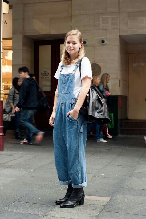 Jumpsuit Hijab, White Tee Outfit, Jean Jumpsuit, Denim Dungarees, Style Edit, Fashion Style Inspiration, Tee Outfit, Jeans Jumpsuit, White Tee