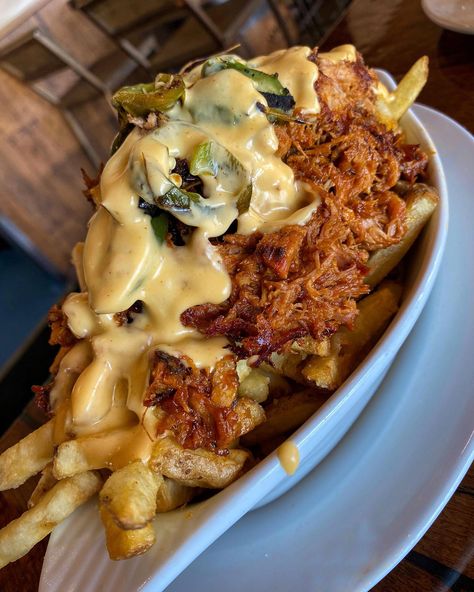 (OC) Pulled pork fries Bbq Food Truck Ideas, Pulled Pork Fries, Breakfast Food Truck, Poutine Recipe, Eating Photography, Bbq Food Truck, Extreme Food, Loaded Fries, Food Inspired