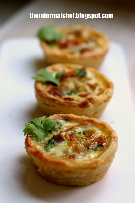 Curry Chicken Tart 咖喱鸡挞 Savoury spicy snack that has a unique flaky crust. This crust combines an oil dough and a water dough to get layers of flakiness. Chicken Tart, Tart Recipes Savory, Mini Quiches, Savory Pastry, Savory Tart, Spicy Snacks, Savoury Baking, Tart Recipes, Savory Snacks