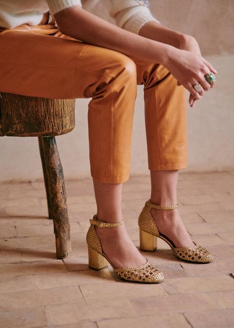 Strappy Heels Outfit, Ss23 Shoes, Mediterranean Fashion, Italy Vibes, Gold Strappy Heels, Colour Story, She's A Lady, Timeless Shoes, Shoes Trends