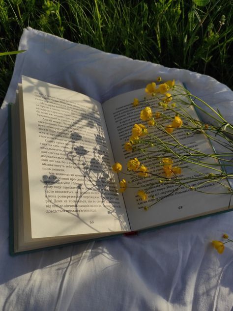 #books#bookaesthetic#aesthetic#reading Spring Reading, Reading Motivation, Spring Books, Book Flowers, Book Wallpaper, Yellow Springs, Spring Aesthetic, Yellow Aesthetic, Spring Vibes