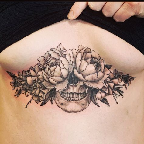 Chest To Stomach Tattoo Female, Under Tattoo Sternum, Womans Sternum Tattoos, Women's Stomach Tattoos, Sternum Tats For Women, Sternum Skull Tattoo Women, Sternum Tattoo Women Ideas, Under Breast Tattoos For Women Flower, Under Bobs Tattoos Ideas