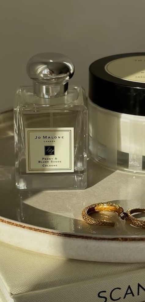 Jo Malone Perfume Aesthetic, Joe Malone Perfume, Jo Malone Aesthetic, 2024 Energy, Elegant Chic Style, Joe Malone, Jo Malone Peony, Jo Malone Perfume, Make Up Cosmetics