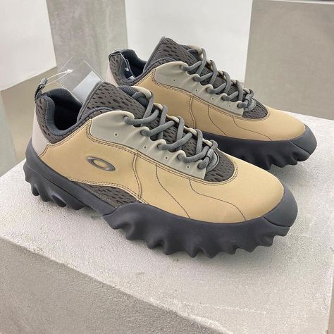 Oakley Factory Team F/W 2023 🥾 | Instagram Oakley Shoes, Hip Hop Images, Blog Design Inspiration, Techwear Fashion, Shoes Stylish, Pretty Shoes Sneakers, Fashionable Shoes, Fresh Sneakers, Street Style Outfits Men