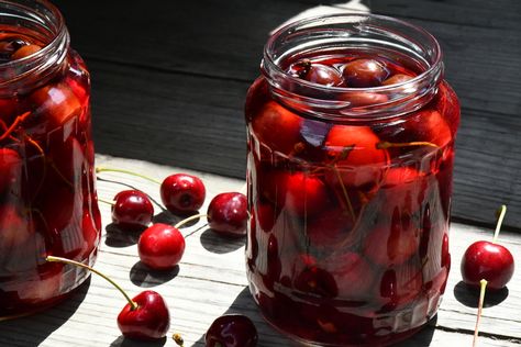 Brandied Cherries Recipe - With (or Without) Syrup Brandied Cherries Recipe, Can Cherries, Brandied Cherries, Boozy Fruit, Brandy Recipe, Cherry Seeds, Easy Canning, Cherry Brandy, Canned Cherries