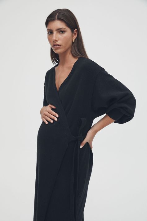 The Best Black Maternity Dress – LÉGOE HERITAGE Maternity Elegant Outfit, Elegant Pregnancy Outfits, Maternity Work Outfit, Cool Maternity Outfits, Comfy Maternity Outfits, Maternity Looks, Black Maternity Dress, Breastfeeding Friendly Dresses, Pregnancy Dresses