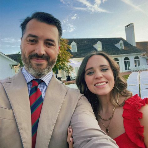 Jeremy Vuolo | “Hey Siri, set a timer for 24 hours.” - @evanpstewart16 | Instagram Jinger Vuolo, Duggar Wedding, Jeremy Vuolo, Hey Siri, Duggar Family, 3 Kids, Weddings, Tv, Quick Saves