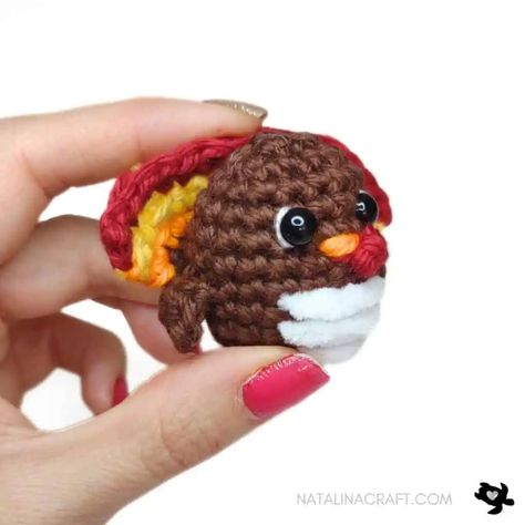 No-sew Crochet Turkey - Free pattern - Natalina Craft Thanksgiving Free Crochet Patterns, Christmas Crochet Patterns Free Easy Fun, No Sew Christmas Crochet, Amigurumi Turkey Free Pattern, Thanksgiving Crochet Ideas, Easy Thanksgiving Crochet Crafts, Free Crochet Turkey Pattern, Turkey Crochet Pattern, Free Crochet Patterns For Thanksgiving