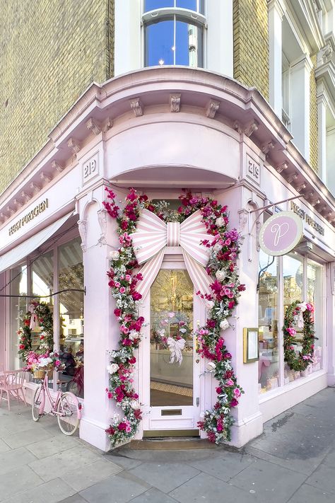 Cafe Dollhouse, Peggy Porschen Cakes, Peggy Porschen, Flower Shop Design, Pink Magic, Store Design Boutique, Chelsea London, London Christmas, Shop Fronts