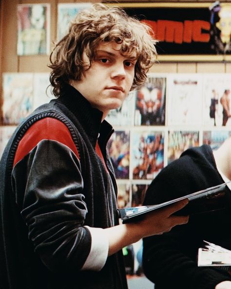 Evan Peters Blonde Hair, Evan Peters Kickass, Kickass Dave Lizewski, Dave Lizewski, Evans Peter, David Harbor, Ahs Asylum, Todd Haynes, Evan Thomas