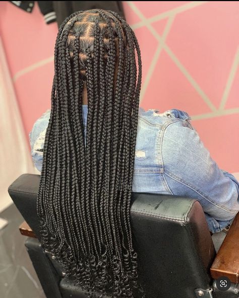 Medium Knotless Braids Mid Back, Knotless Medium Box Braids, Knotless Braids Mid Back, Knotless Medium, Black Knotless, Medium Knotless Braids, Medium Knotless, Quick Braids, Medium Box Braids