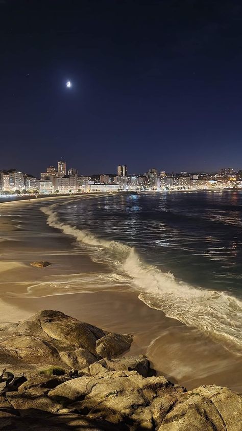 Beach And City Aesthetic, Summer Night Vibes Aesthetic Wallpaper, Night Place, Travel Night, Lights At Night, Wallpaper Beach, Ocean At Night, Beach At Night, Beach Night