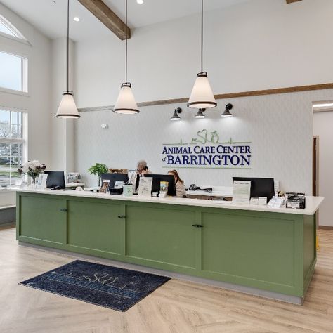 Lobby and reception of an animal hospital. The waiting room is also visible Vet Clinic Reception Area, Animal Hospital Design, Sleek Interior Design, Hospital Lobby, Hospital Reception, Reception Area Design, Waiting Room Design, Sleek Interior, Vet Hospital