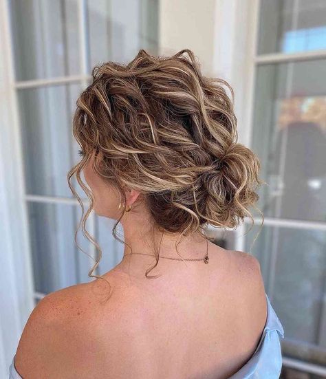 Hairstyles With Waves, Short Curly Updo, Short Curly Hair Updo, Updos For Short Hair, Curly Wedding Hair, Curly Hair Updo, Easy Hair Updos, Peinados Recogidos, Natural Wavy Hair