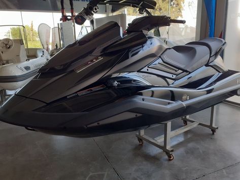 Yamaha Jetski, Luxury Life Aesthetic, Jet Skies, Luxury Jets, Army Gears, Electric Motorbike, Jet Skis, Ski Boats, Cool Boats