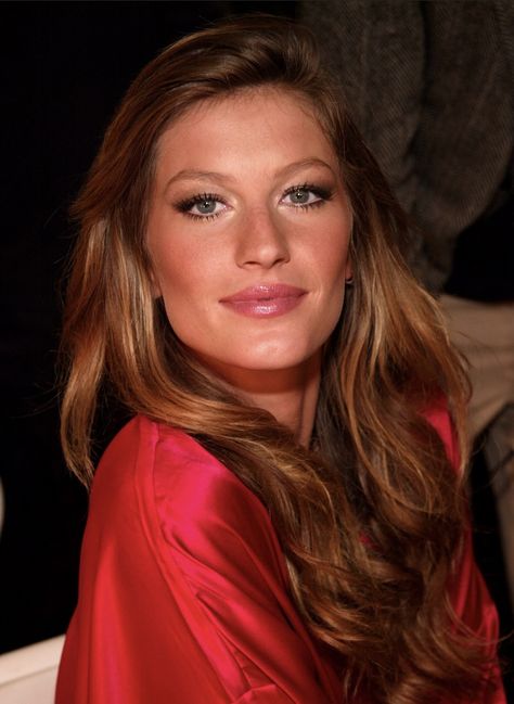 Gisele Bundchen Style, Gisele Bundchen Body, Gisele Caroline Bündchen, Victoria Secret Hair, Bombshell Makeup, Makeup Vs No Makeup, Angel Makeup, Gisele B, Victoria Secret Makeup