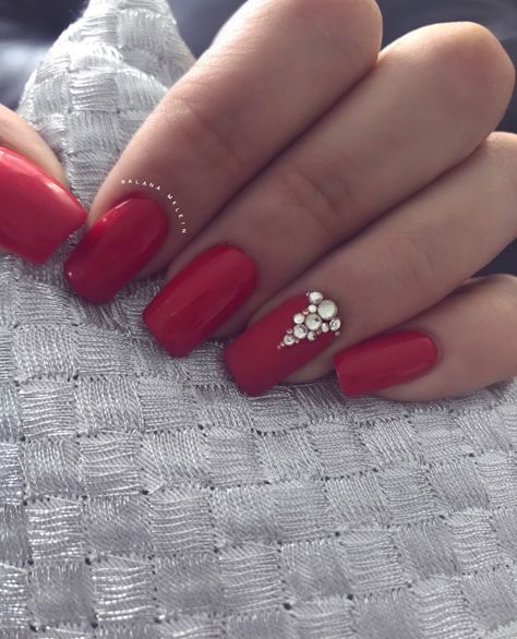 Christmas Nails 🎄 Xv Nails, Simple Christmas Nails, Christmas Nail Art Ideas, Red Acrylic Nails, Christmas Nails Easy, Christmas Gel Nails, Nails Design With Rhinestones, Red Nail Designs, Christmas Nails Acrylic