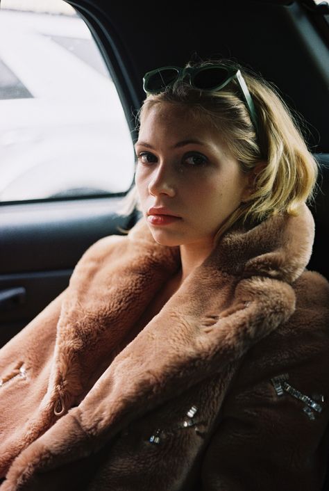 Tavi Gevinson, the head rookie herself - PETRA COLLINS Tavi Gevinson, The Sartorialist, Mode Rose, Nylon Magazine, I'm With The Band, Girl Crushes, New Classic, Look At You, Looks Style