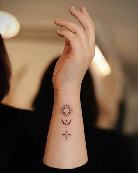 Small Tattoos Hands Women, Wrist Women Tattoo, Tattoo Trends 2024 Women, Side Arm Tattoos For Women, Kids Tattoo Ideas, Pixie Tattoo, Go Tattoo, Onam Outfits, Neck Tattoos