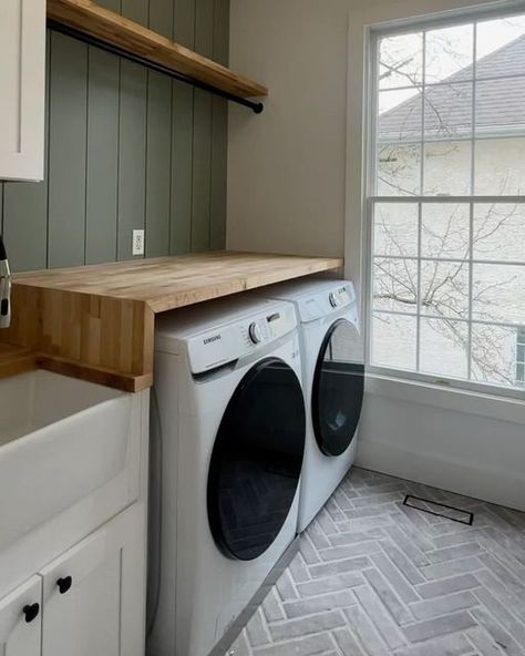 Laundry Room U Shape, Laundry With Small Sink, Laundry Corner Sink, Half Bath With Laundry, Small Laundry Room With Utility Sink, Laundry Half Bath Combo, Laundry Room Design Sink In Middle, Laundry With Corner Sink, Laundry And Bathroom Combo