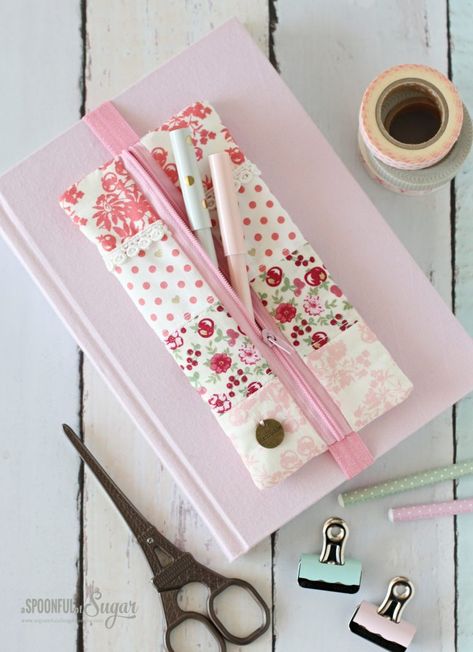 Elastic Pencil Case - A Spoonful of Sugar Elastic Pencil Case, Elastic Pencil Case Tutorial, Sewing Pencil Pouch, Sewn Pencil Case, Sew Pencil Pouch, Pencil Case Ideas, Fabric Pencil Case, Pencil Case Pattern, Travel Sewing Kit