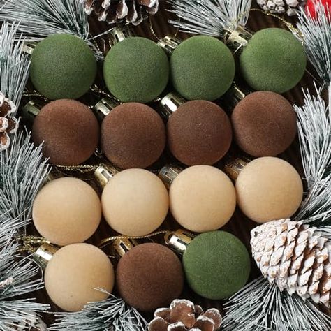 Christmas Ornaments Balls, Future Christmas, Balls Christmas Tree, Christmas Decor Inspiration, Relaxing Atmosphere, Flocked Christmas Trees, Christmas Hanging, Hanging Rope, Green Beige