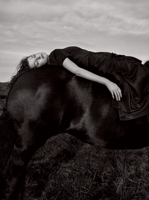 Horse Lover Mckenna Hellam in Harper's bazaar UK March 2020 — Anne of Carversville Horse Shoot, Mckenna Hellam, Horse Photoshoot Ideas, Horse Photography Poses, Foto Cowgirl, Nature Goddess, Creative Photoshoot, Horse Fashion, Equine Photography