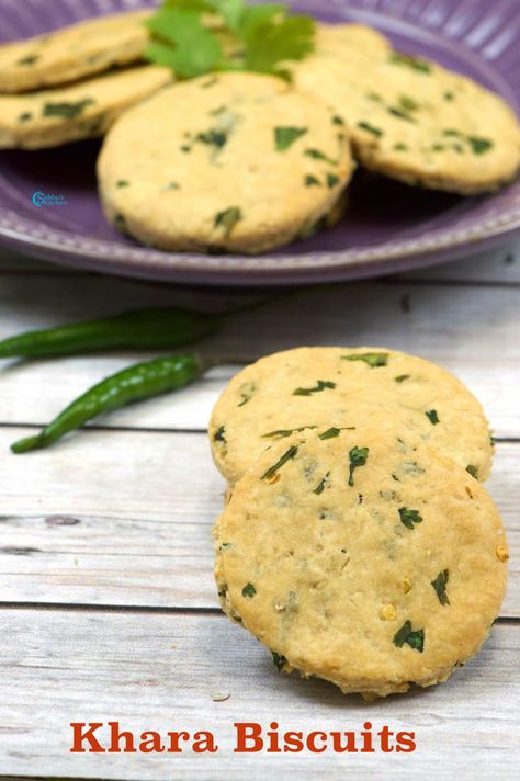 Salty Biscuits Recipes, Bakery Platter, Savory Cookies Recipes, Ismaili Recipes, Salty Biscuits, Baked Indian Snacks, Spicy Cookies, Savoury Cookies, Savory Cookies