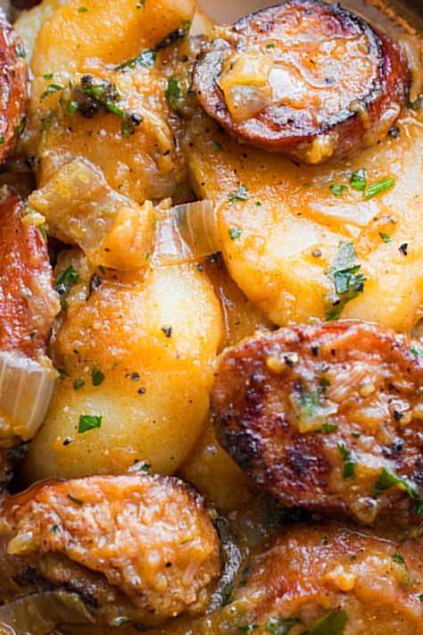 Red Potatoe, Potato Goulash, Smoked Sausage Recipes, Goulash Recipe, Red Potato, Hungarian Cuisine, Goulash Recipes, Spicy Sausage, Hungarian Recipes