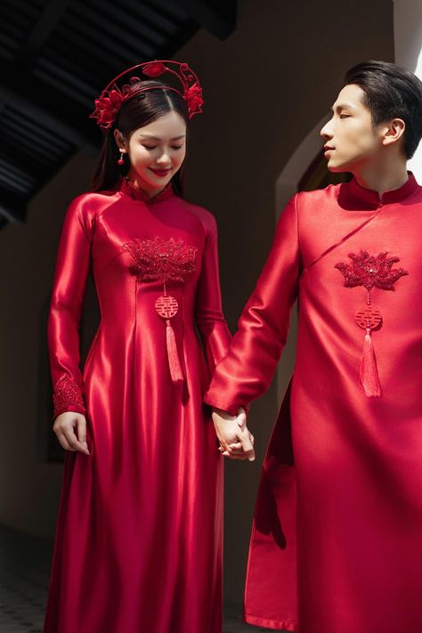 Vietnamese American Wedding, Vietnamese Engagement Ceremony, Vietnamese Wedding Dress Ao Dai, Viet Wedding, Ao Dai Red, Vintage Wedding Dress 1920s, Traditional Vietnamese Wedding, Wedding Ao Dai, Vietnamese Wedding Dress