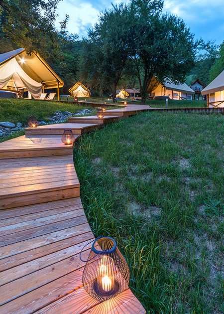 Luxury Camping Tents, Tents Camping Glamping, Nature Luxury, Glamping Resorts, Resort Architecture, Camping Resort, Luxury Glamping, Eco Lodge, Glamping Site