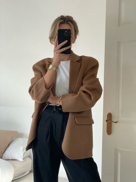 Camel Blazer Outfits Women, Camel Sweater Outfit, Camel Blazer Outfit, Dress And Blazer Outfit, Blazer Outfits Women, Camel Outfit, Camel Blazer, Smart Casual Women, Business Casual Blazer