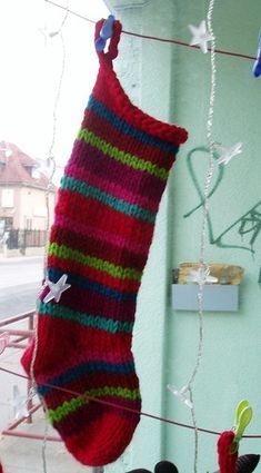 frayed at the edges: FREE Pattern: Quick & Easy Christmas Stocking Knitted Christmas Stocking Patterns Free, Easy Christmas Stockings, Christmas Stocking Pattern Free, Knitted Christmas Stocking Patterns, Stocking Pattern Free, Owl Feathers, Stocking Patterns, Crochet Christmas Stocking Pattern, Knit Stocking