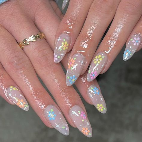 Medium Stiletto Nails Designs, Garden Party Nails, Stiletto Nails Designs Summer, Medium Stiletto Nails, Medium Stiletto, Cute Summer Nail Designs, Summer Nail Designs, Manicure Inspiration, Daisy Nails