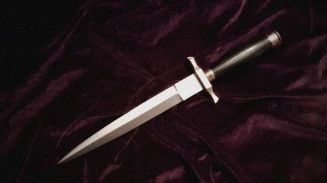 Knife Edward Mordrake, Tiefling Rogue, Tiefling Bard, Knife Aesthetic, Michael Langdon, Bene Gesserit, Traditional Witchcraft, Pretty Knives, Throne Of Glass