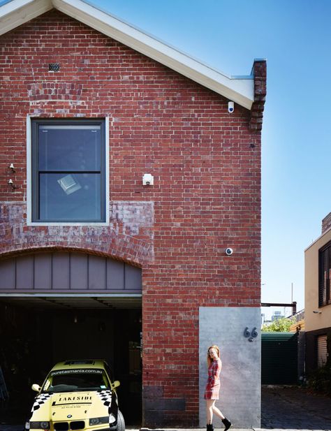 How a warehouse was converted into a warm and inviting home - Homes To Love Warehouse Conversion Home, Brick Warehouse, Matt Walsh, Warehouse Interior, Warehouse Apartment, Warehouse Living, Warehouse Loft, Converted Warehouse, Warehouse Conversion