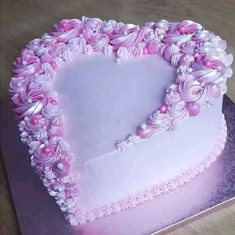 Heart Shape Cake Designs, Heart Cake Decoration, Heart Cake Design, Sign Of Love, Birthday Cake Decorating Ideas, Cake Decorating For Beginners, Heart Cakes, Happy Birthday Cake Images, Cupcakes Decorados