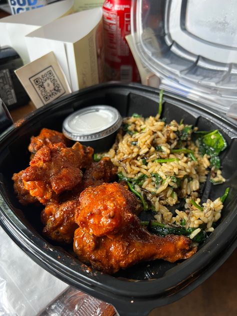 Hotwings with ranch along with spinach rice at cam newton’s restaurant Atlanta Ga Aesthetic, Airport Food, Spinach Rice, Atlanta Food, Atlanta Airport, Cam Newton, Atlanta Georgia, Atlanta Ga, Tandoori Chicken