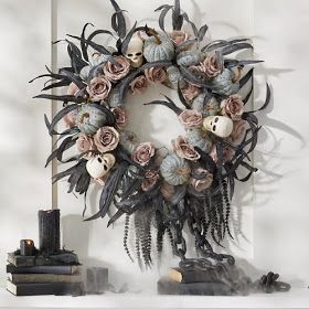 Skull Wreath, Diy Halloween Wreath, Anniversaire Harry Potter, Diy Halloween Decor, Adornos Halloween, Gothic Skull, Grandin Road, Halloween Snacks, Halloween 2019