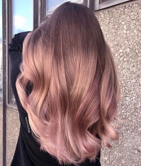 35 Charming Rose Gold Hair Colors Rose gold hair,hair colors,hairstyle ideas. #ombrehair Rose Gold Gloss Hair, Rosegold Haircolor Balayage, Rosegold Haircolor, Rose Gold Hair Balayage, Rose Gold Hair Shades, Underlights Hair, Pink Ombre Hair, Gold Hair Colors, Hair Color Rose Gold