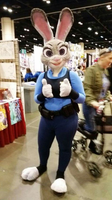 Paint Tool Sai Tutorial, Fur Suits, Disney World Pictures, Judy Hopps, Beautiful Princess, Disney Costumes, Creative Halloween Costumes, Zootopia, Great Pictures