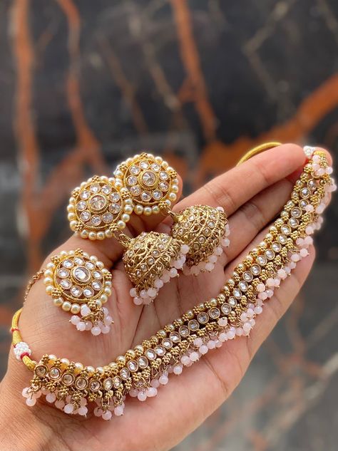 Indian Gold Jewelry Sets Simple, Desi Jewelry Simple, Indian Jewelry Simple, Nikkah Jewelry, Vintage Indian Jewelry, Desi Jewelry, Bridal Jewelry Sets Brides, Bridal Jewellery Inspiration, Desi Outfits