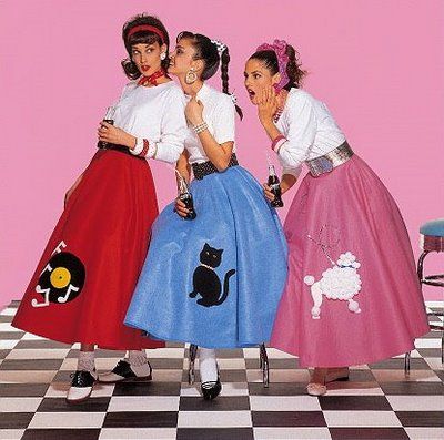 Poodle skirts! Disfraz Rock And Roll, 50s Sock Hop, Poodle Skirts, Sock Hop Party, Checkered Floor, 1950 Fashion, Sock Hop, Poodle Skirt, Three Women