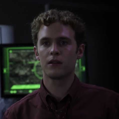 Leo Fitz Icon, Marvel Comfort, Leopold Fitz, Leo Fitz, Shield Cast, Iain De Caestecker, Pinterest Widget, Fitz And Simmons, Marvel Dr