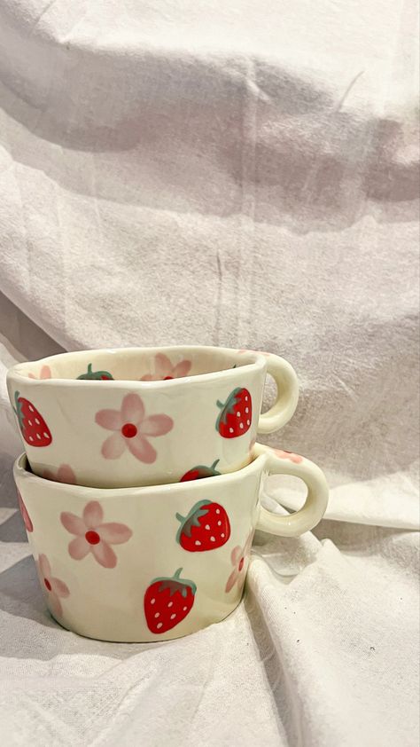 Mug Painting Ideas Strawberry, Ceramic Art Strawberry, Strawberry Pottery Bowl, Strawberry Mug Painting, Pottery Painting Tea Cup, Strawberry Mug Pottery, Strawberry Painted Mug, Valentine Pottery Painting Ideas, Pottery Painting Strawberries