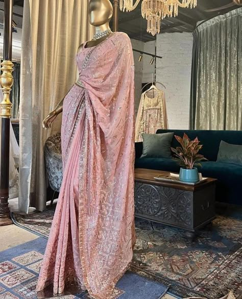 Expensive Saree, Baju Kahwin, Indian Fits, Desi Dress, Desi Fits, Royalty Aesthetic, Modern Saree, Fancy Sarees Party Wear, Traditional Indian Dress